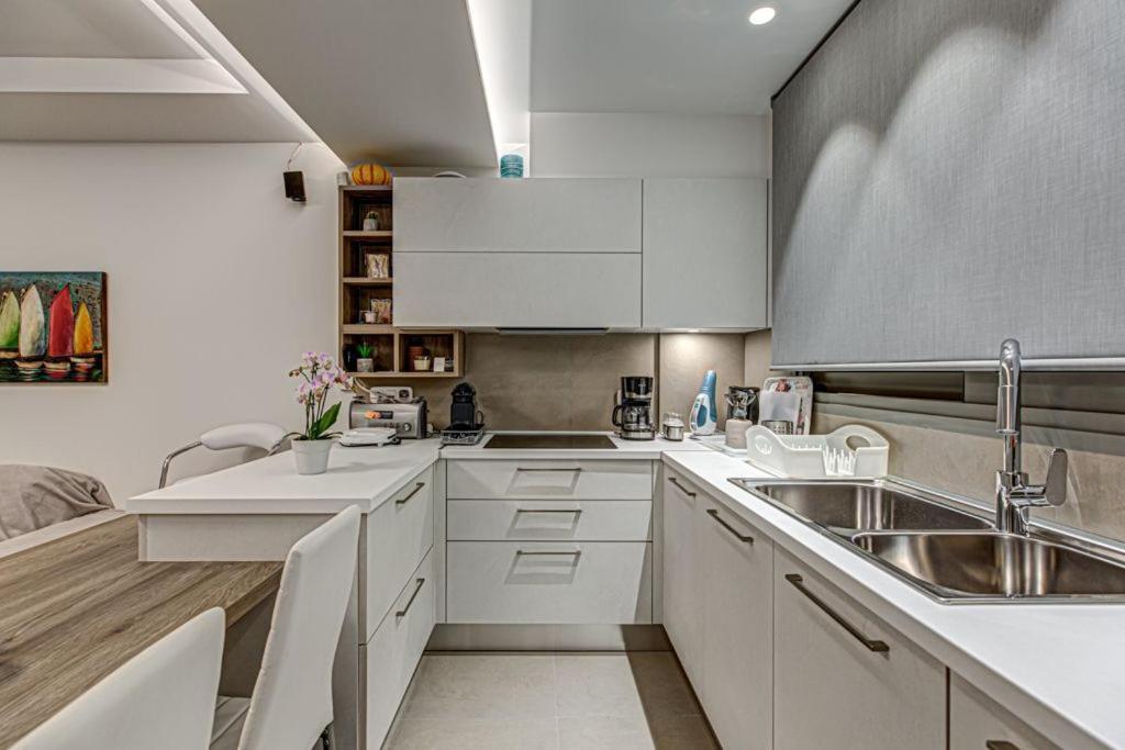 Deluxe & Modern Apartment In Atina Dış mekan fotoğraf