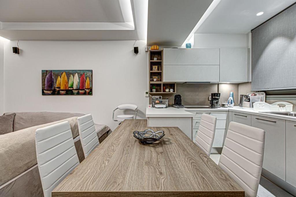 Deluxe & Modern Apartment In Atina Dış mekan fotoğraf
